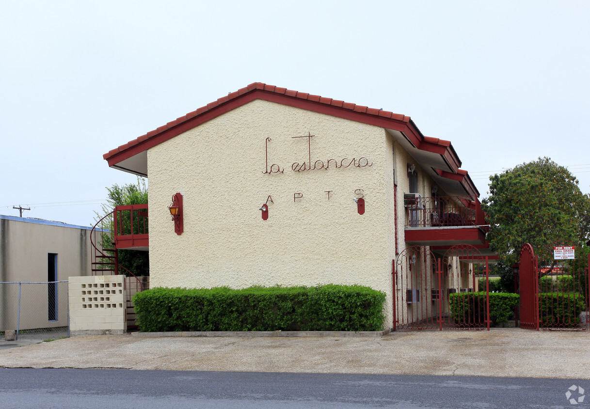 Foto del edificio - La Estancia Apartments