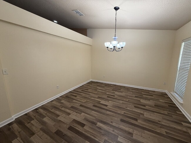 Foto del edificio - Spacious 4-Bedroom Home for Rent – Northwe...