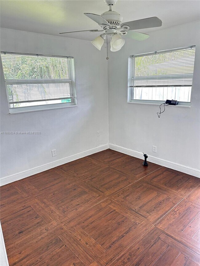 Foto del edificio - 5303 NW 18th Ct