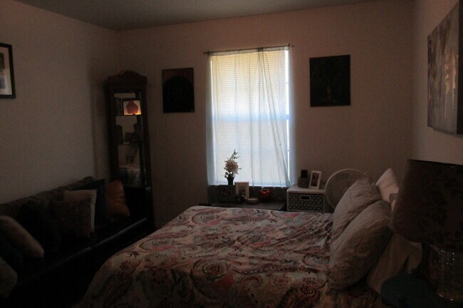 Building Photo - ***701 E Glendale Lane***