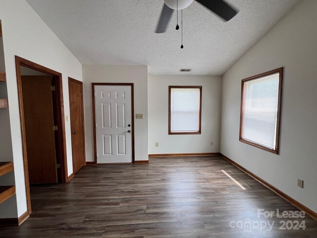 Building Photo - 129 Pine Meadow Ln