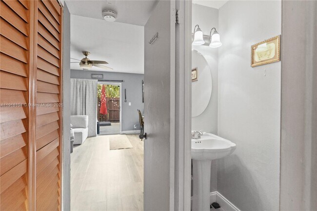 Foto del edificio - 8089 SW 18th Ct