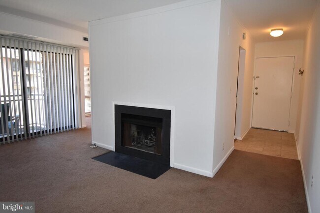 Building Photo - 5917 Tamar Dr