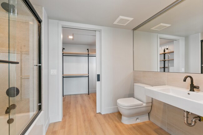 1 BR, 1.5 BA - 815SF - Archer