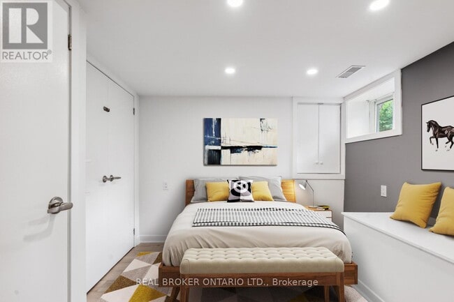 Building Photo - 129 Oak Park Ave