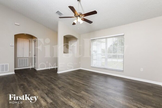 Foto del edificio - 3324 Sanborn Ln