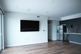 Building Photo - 8940 Reseda Blvd