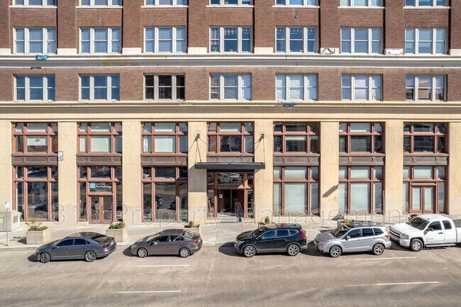 Foto del edificio - 2107 Grand Blvd