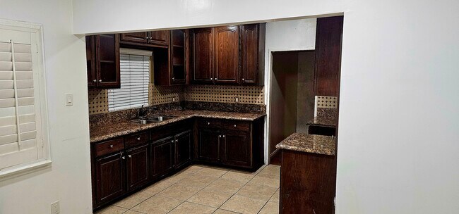 Foto del edificio - 6459 San Luis St