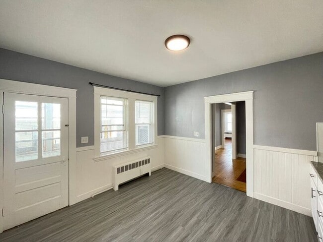 Building Photo - 559 Silver St