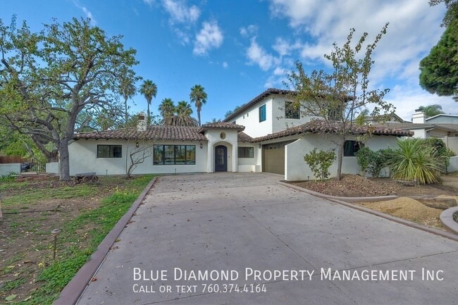 Building Photo - Gorgeous Solar powered 3 BR, 2 BA home on ...