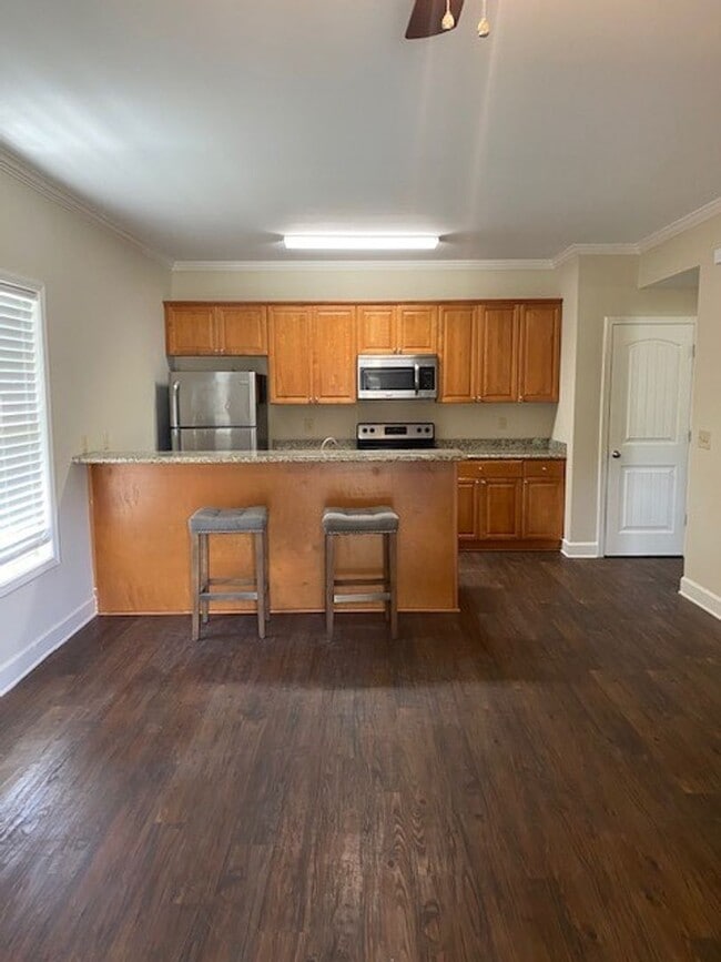 Building Photo - 405 Meador Dr