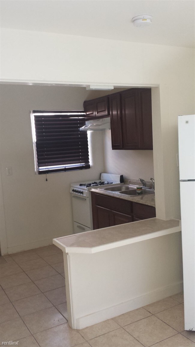 Building Photo - 1 br, 1 bath  - 408 N Stuart Blvd B