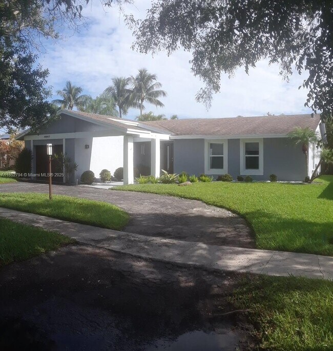 Foto del edificio - 16867 Royal Poinciana Dr