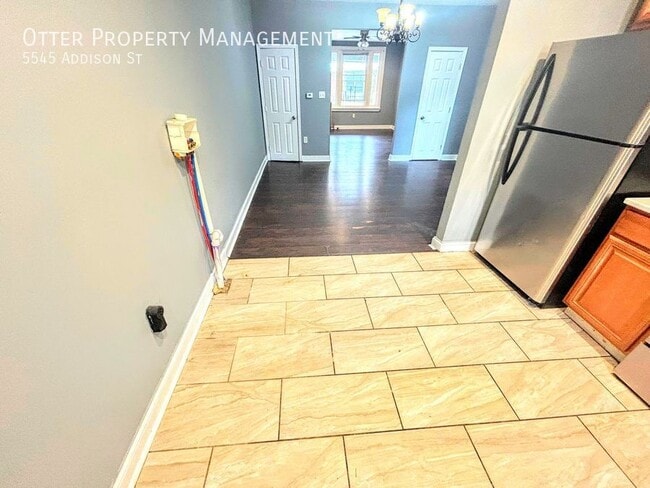 Building Photo - 5545 Addison St