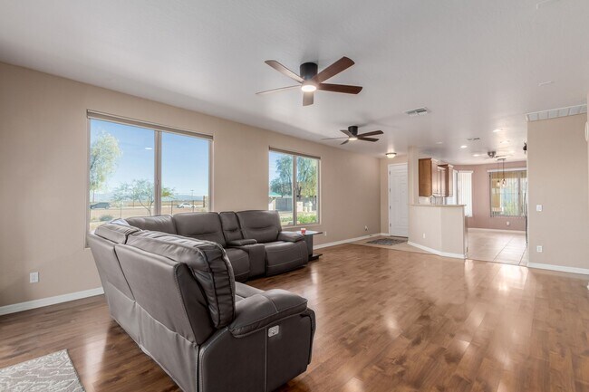 Foto del edificio - Gorgeous Property in 55+ Community