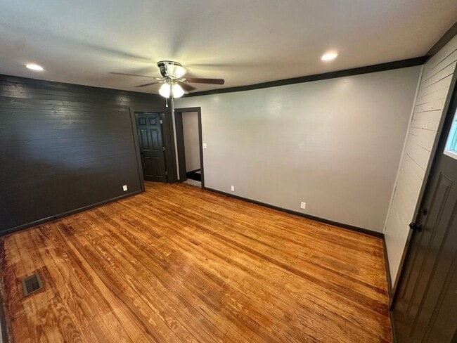 Building Photo - 408 Spence Ln