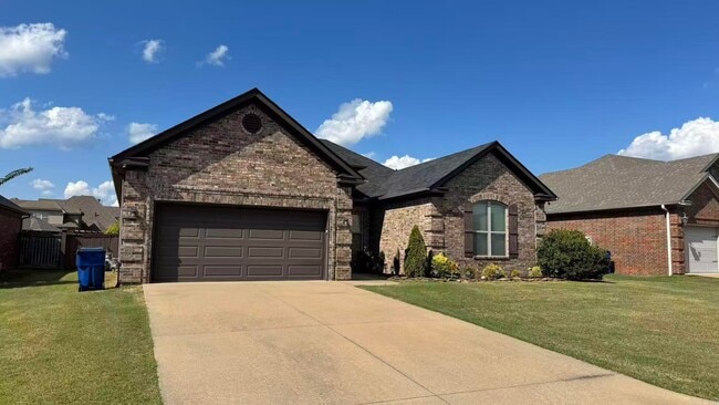 Building Photo - 121 Cabanel Dr