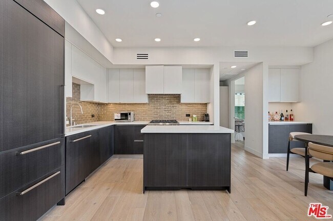 Foto del edificio - 505 S Barrington Ave