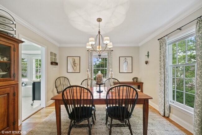 Foto del edificio - 326 W Evergreen St