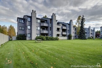 Building Photo - 1605 Sitka St