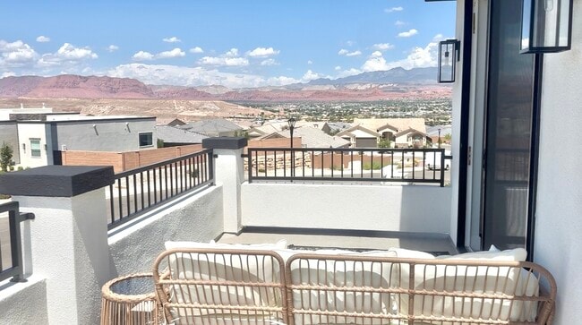 Building Photo - 655 S Lesina Hts Dr
