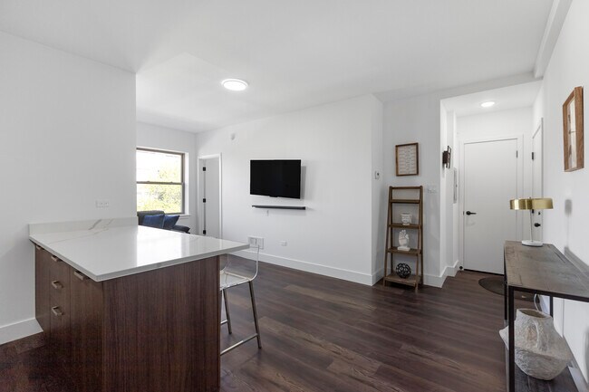 Foto del edificio - 1555 W Hollywood Ave