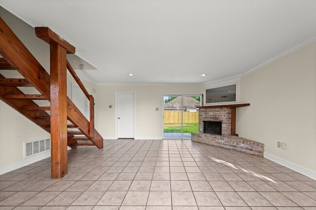Building Photo - 2662 Brentwood Dr