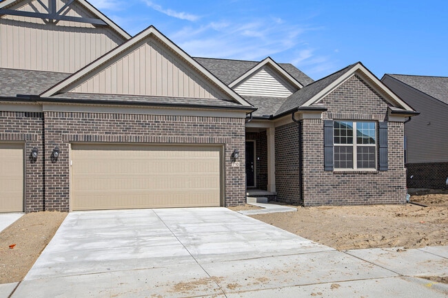 Building Photo - 710 W Spaniel Dr