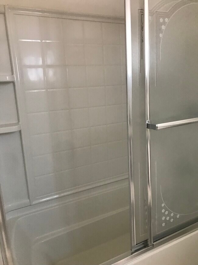 Shower - 415 Shrode Ave