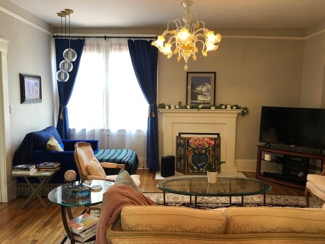 Living room - 530 E 45th St