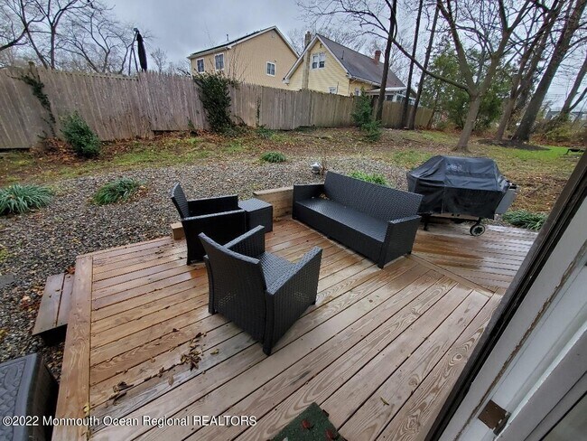 Foto del edificio - 28 Melrose Dr