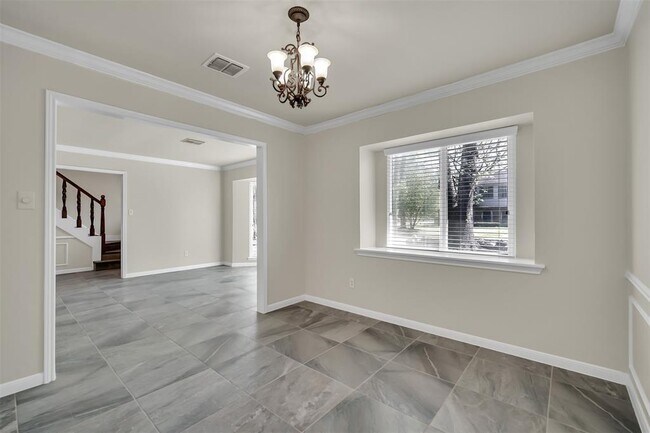 Building Photo - 1402 Bodart Dr