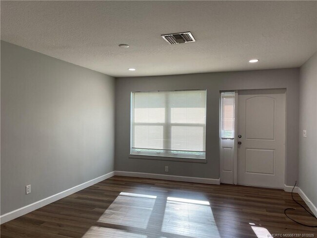 Building Photo - 406 Robalo Ct