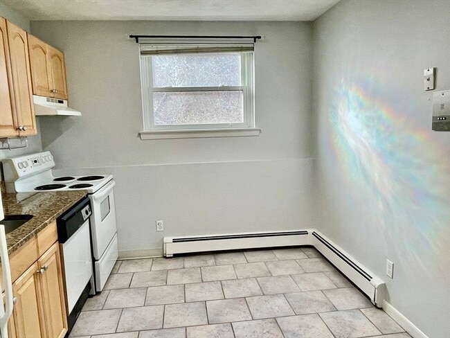 Building Photo - 304 College Farm Rd