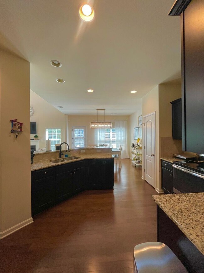Foto del edificio - Well Maintained Beautiful 3Bed/2.5Bath Pro...
