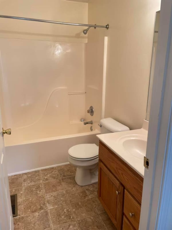 Building Photo - 805 Mark St