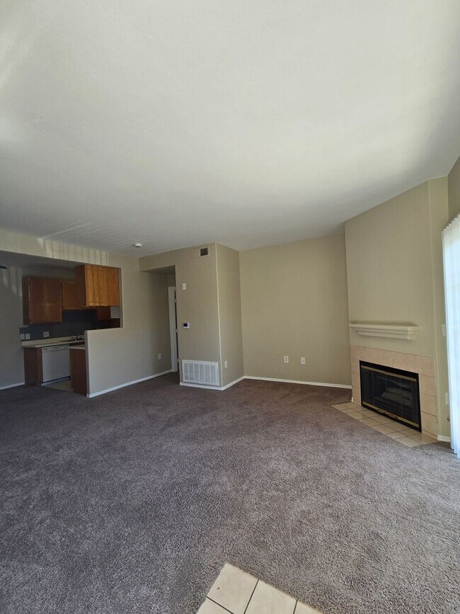 Foto del edificio - A Fabulous 2 Bedroom Downstairs Condo Cent...