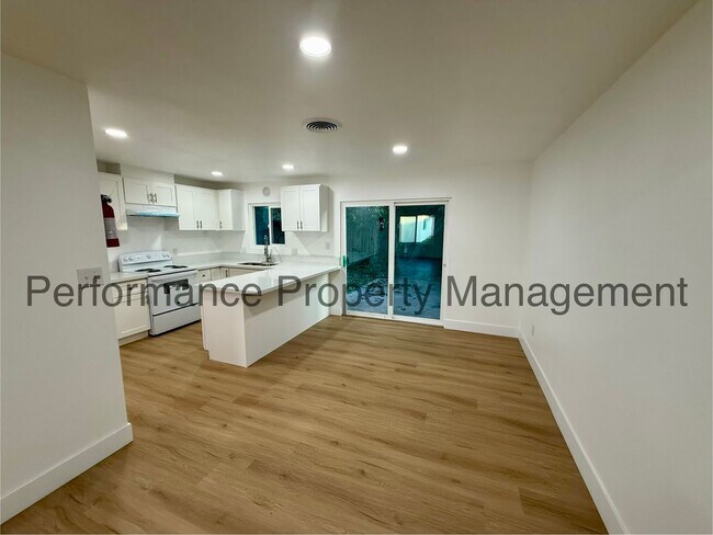 Foto del edificio - 3401 Squire Ln