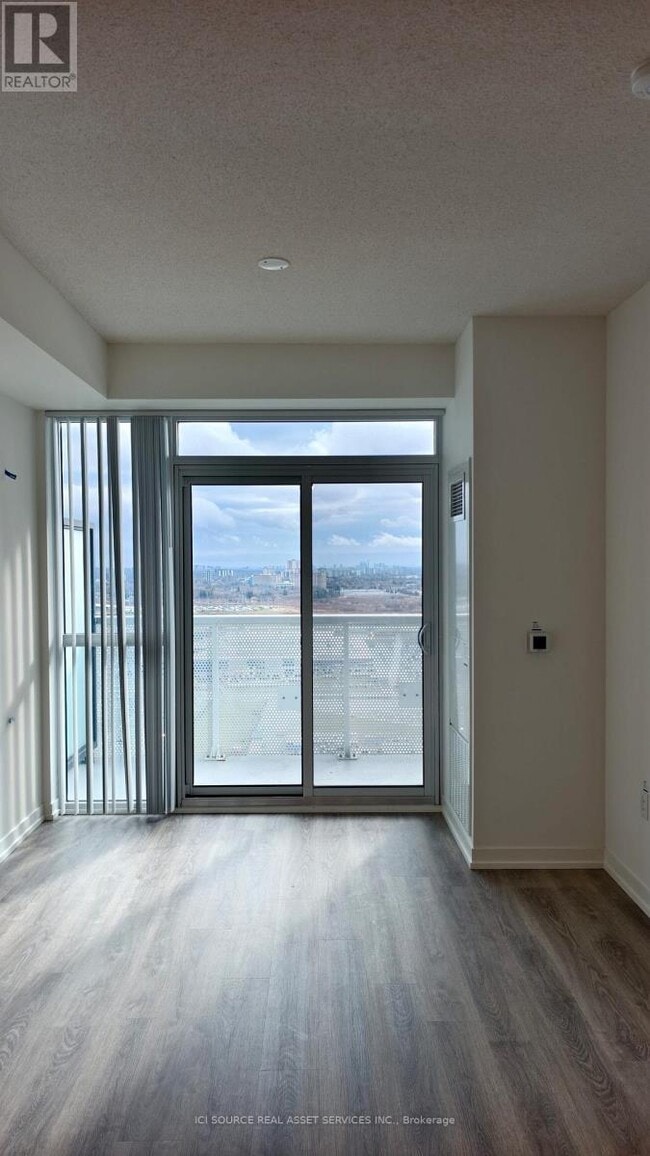 Photo du bâtiment - 8 Interchange Wy