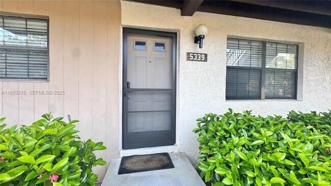 Foto del edificio - 5339 Treetops Dr