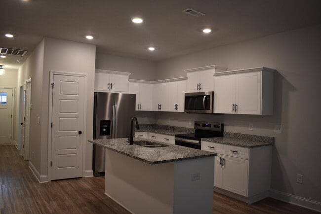 Foto del edificio - 4099 Taylor Pond Rd