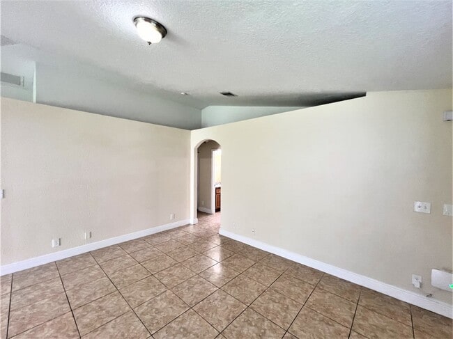 Building Photo - 2611 Alexander Ave