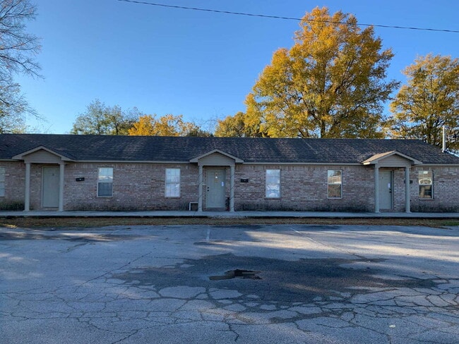 Building Photo - "Charming 2-Bedroom Gem with Granite Touches in Jonesboro!"