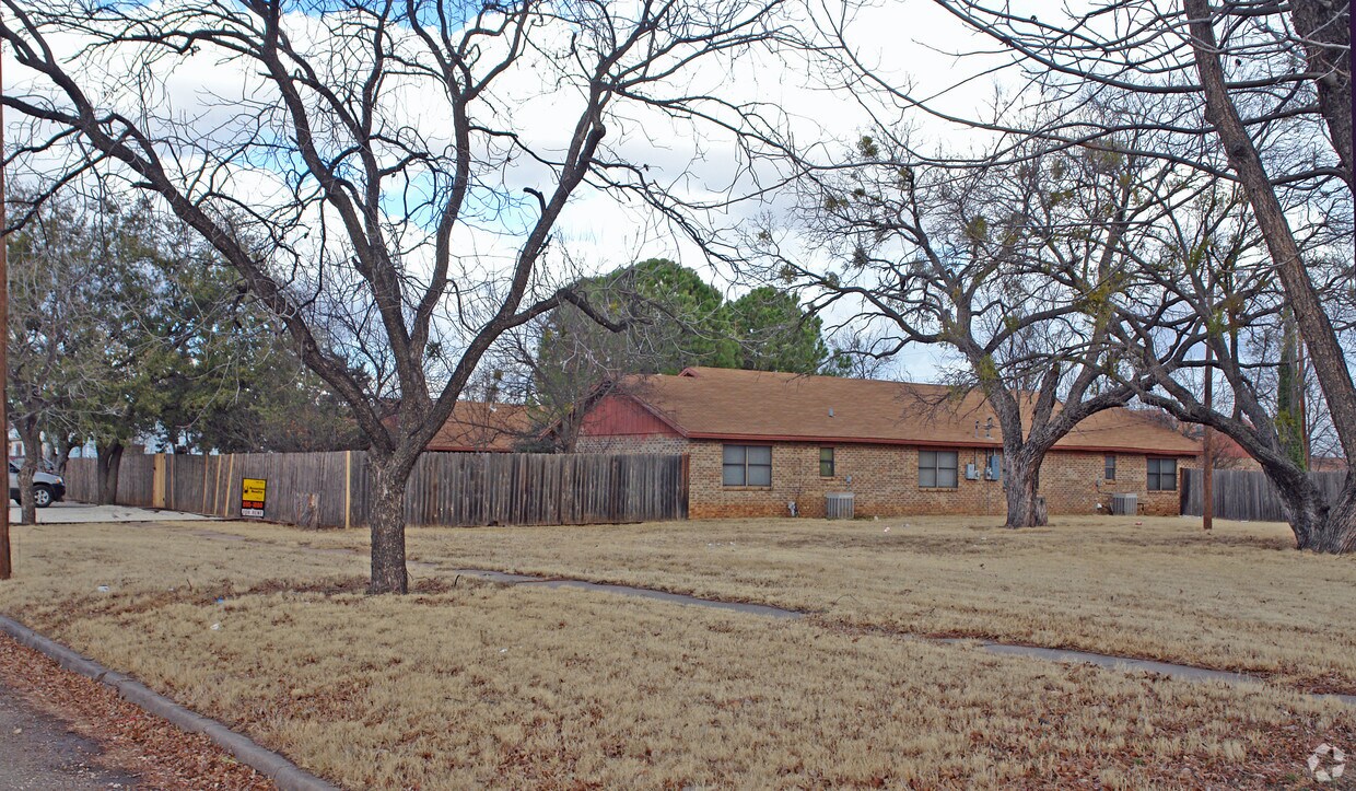 Primary Photo - 1325 Cedar St