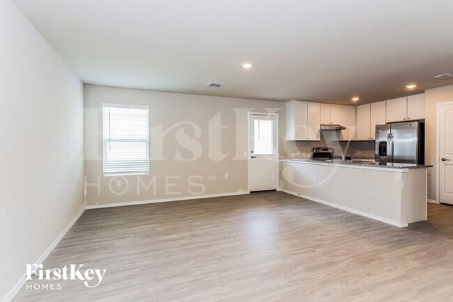 Foto del edificio - 4546 Meadowland Pl