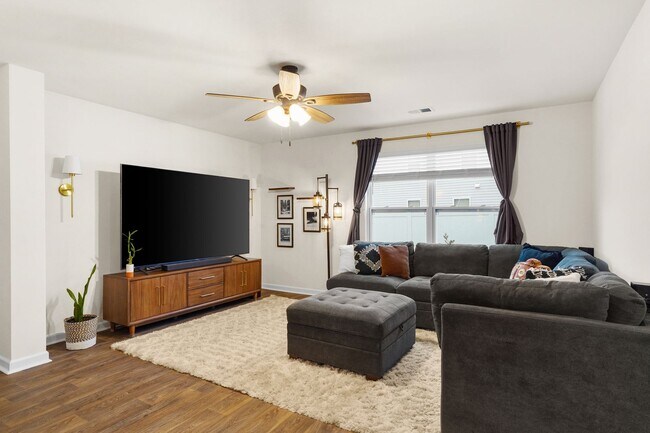 Foto del edificio - Well-Maintained 4 Bedroom Corner Lot Home in The Palms with Resort-Style Community Amenities