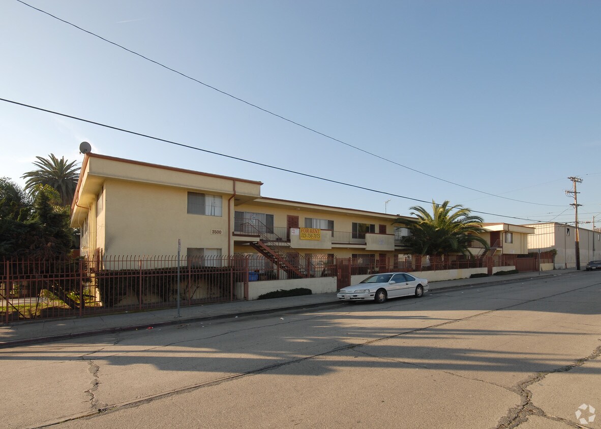 Foto principal - 3500 W 63rd St
