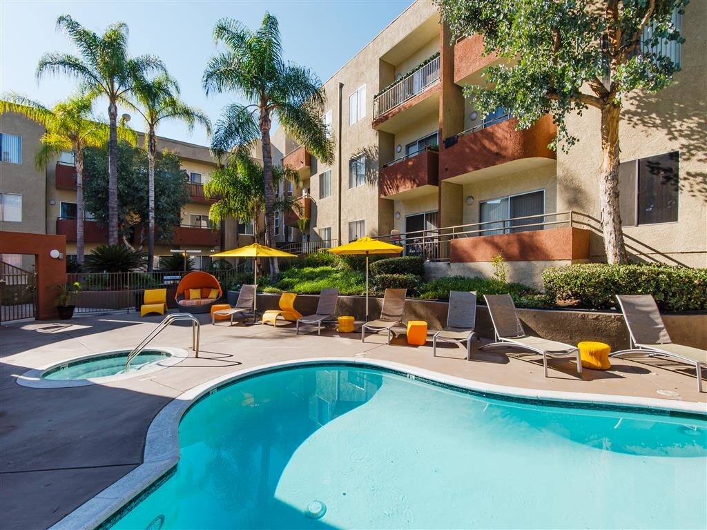 GLENOAKS GARDENS Apartments Sun Valley, CA