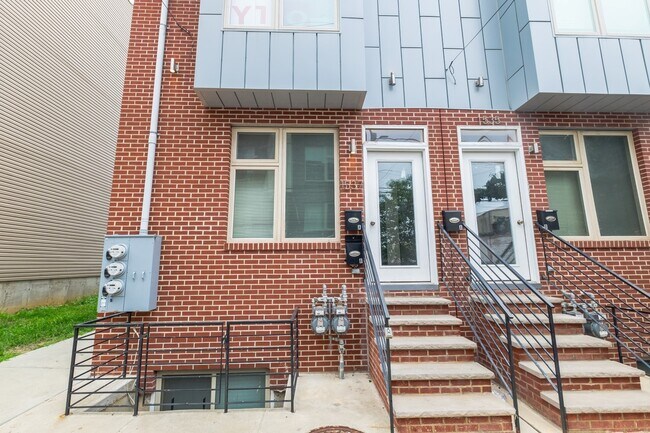 Photo - 1537 Ogden St Apartment